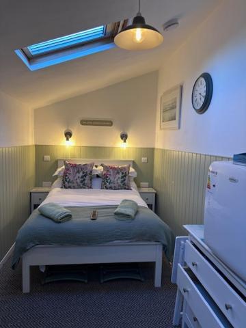 The Little Garden Hideaway With Stunning Sea Views And Garden Holyhead Exterior foto