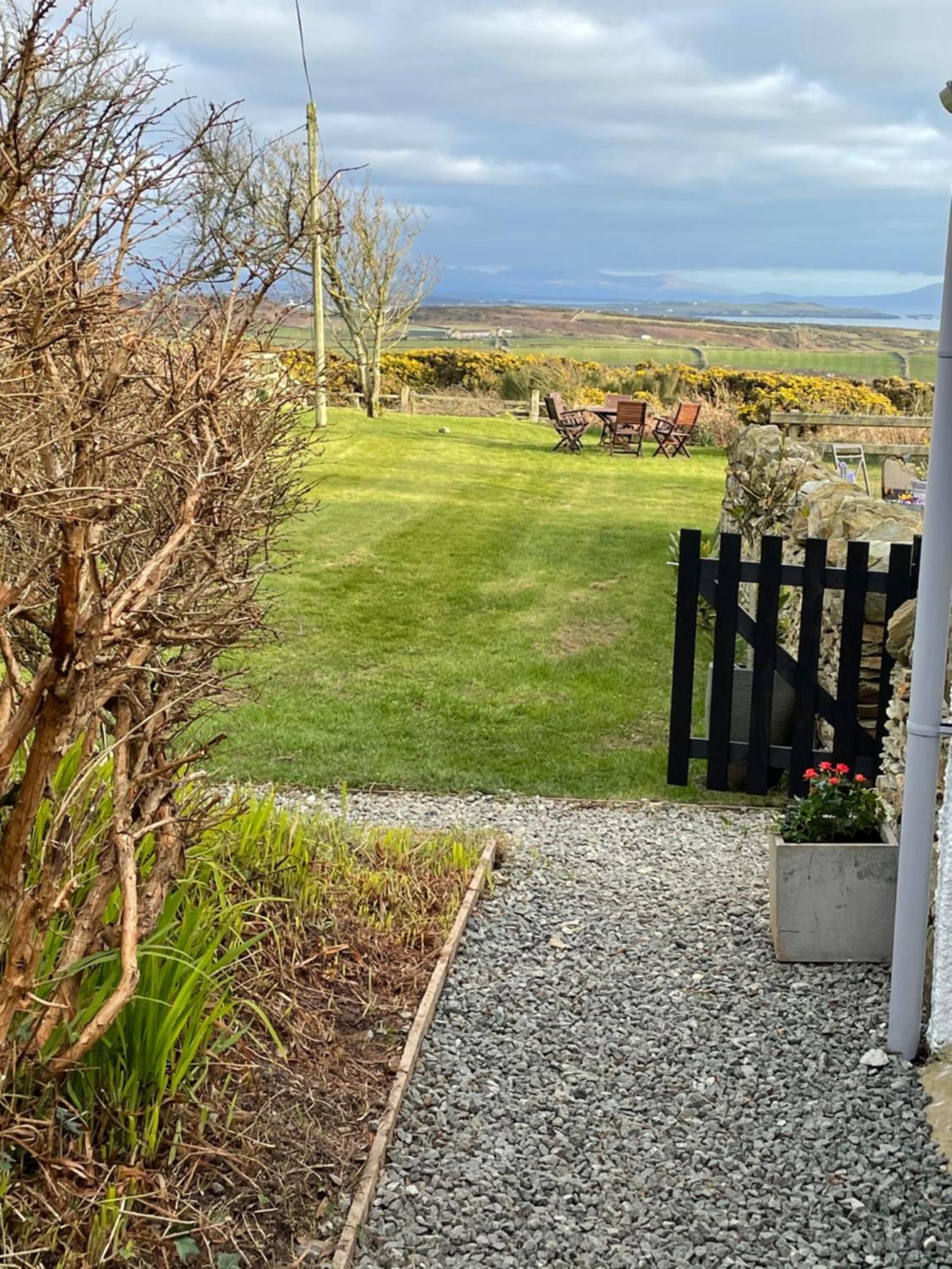 The Little Garden Hideaway With Stunning Sea Views And Garden Holyhead Exterior foto